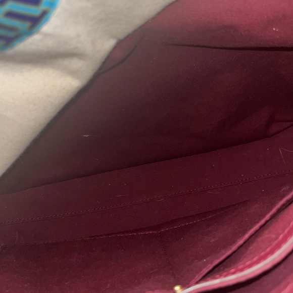 Tory Burch Women’s McGraw Tote in Burgandy - Picture 3 of 7